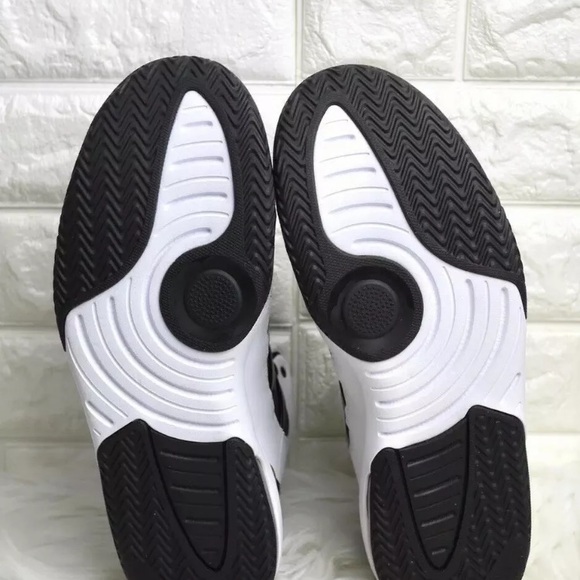 Jordan Max Aura Men Basketball Shoe - Picture 4 of 4